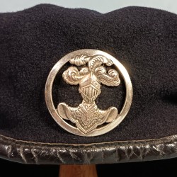 BERET NOIR ARME BLINDEE CAVALERIE CHARS DE COMBAT GUERRE D'ALGERIE FABRICATION ANNEES 1950 INSIGNE DRAGO PARIS ROMAINVILLE 1956